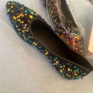 Black Artistic Flats with Speckled Design